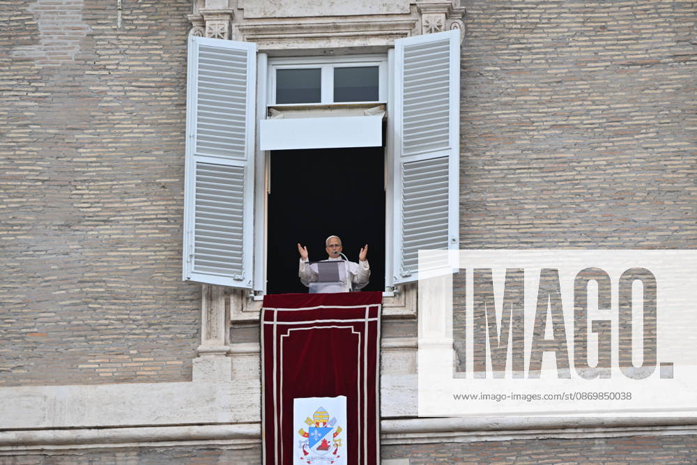 Italy, Rome,Vatican 2026-10-18 : Pope Leo XI during giÃ Italy, Rome, Vatican City, October 18, 2026: Pope Leo XIV addresses the crowd from the window of the apostolic palace overlooking St. Peter s square during the Angelus prayer, a day after his return to The Vatican following a surgery to remove a cancerous tumour in his right lung, . Photo: Copyright Alessia Giuliani CPPn4 una il - NO BOOKS