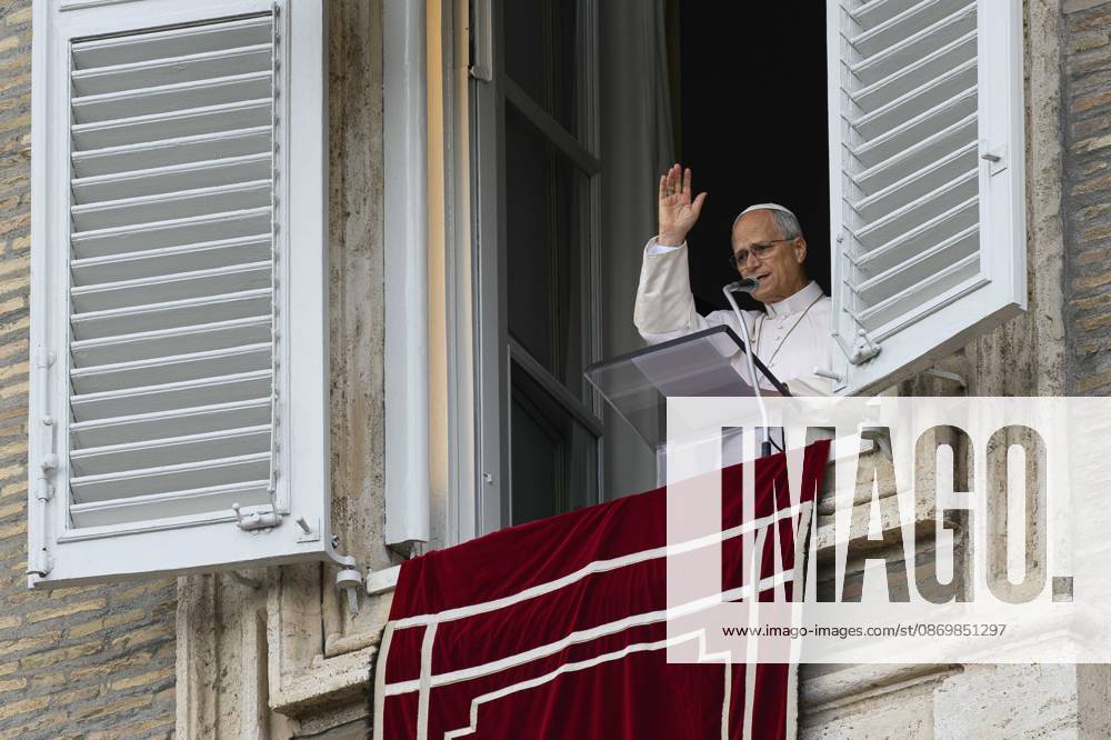 ITALY - POPE - VATICAN-2026 10 18 Italy, Rome, Vatican, October 18, 2026 Pope Leo XIV waves from the window of the apostolic palace overlooking St. Peter s square during the Angelus prayer a day after his return to The Vatican following a surgery to remove a cancerous tumour in his right lung Photo by VATICAN MEDIA Catholic Press Photo - NO BOOKS