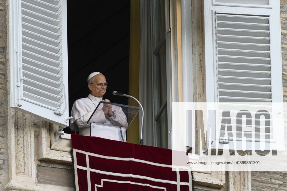 ITALY - POPE - VATICAN-2026 10 18 Italy, Rome, Vatican, October 18, 2026 Pope Leo XIV waves from the window of the apostolic palace overlooking St. Peter s square during the Angelus prayer a day after his return to The Vatican following a surgery to remove a cancerous tumour in his right lung Photo by VATICAN MEDIA Catholic Press Photo - NO BOOKS