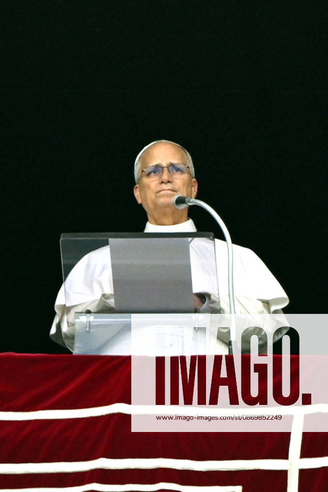 ITALY - POPE - VATICAN-2026 10 18 Italy, Rome, Vatican, October 18, 2026 Pope Leo XIV waves from the window of the apostolic palace overlooking St. Peter s square during the Angelus prayer a day after his return to The Vatican following a surgery to remove a cancerous tumour in his right lung Photo by ALESSIA GIULIANI Catholic Press Photo - NO BOOKS