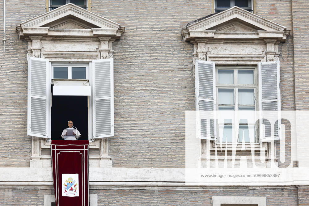 Vatican City, ITALIA ROMA: Pope Leo XIV during the Angelus prayer, traditional Sunday s prayer, from the window of his office overlooking Saint Peter s Square, the day after his discharge from the Agostino Gemelli University Hospital, where he had been admitted for surgery, Vatican City, 18 October 2026. ANSA ANGELO CARCONI. Vatican City ITALIA ROMA - ZUMAa110 20261018_zaf_a110_010
