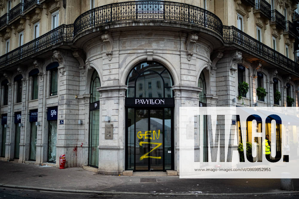 Vandalism following the protest against the high cost of living in Lyon on October 18, 2026 Nicolas Liponne MAXPPP Lyon 10 18 2026 The Gen Z symbol written on the front of the Lyfe salon the day after the riots that broke out during the October 17 protest against the high cost of livingOctober 17, in Lyon, on October 18, 2026 The Gen Z symbol written on the front of the Lyfe salon the day after the riots that broke out during the October 17 protest against the high cost of living, in Lyon, on October 18, 2026 Lyon Auvergne-Rhône-Alpes France