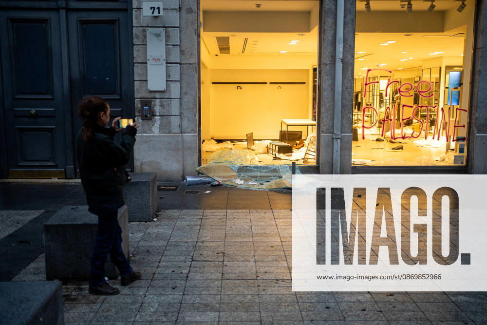 Vandalism following the protest against the high cost of living in Lyon on October 18, 2026 Nicolas Liponne MAXPPP Lyon 10 18 2026 A person takes a photo of the damage inside a looted and vandalized store, the day after the riots that broke out during the October 17 protest against the high cost of living in Lyon, on October 18, 2026 A person takes a photo of the damage inside a looted and vandalized store the day after the riots that broke out during the October 17 protest against the high cost of living in Lyon, on October 18, 2026 Lyon Auvergne-Rhône-Alpes France