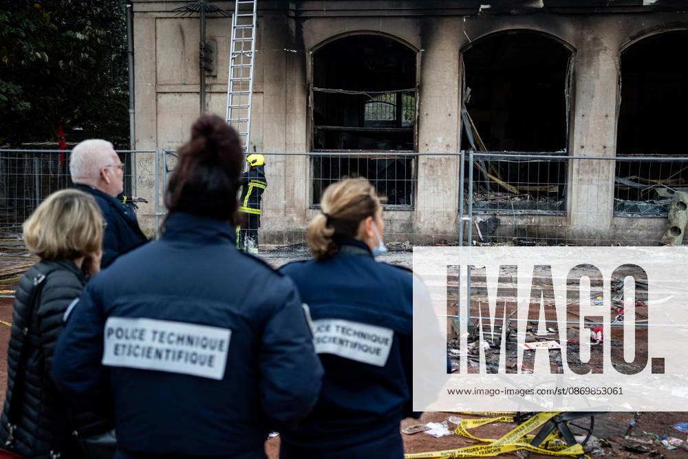 Vandalism following the protest against the high cost of living in Lyon on October 18, 2026 Nicolas Liponne MAXPPP Lyon 10 18 2026 Forensic investigators document the scene following the fire at the tourist office, the day after the riots that occurred during the October 17 protest against the high cost of living in Lyon, October 18, 2026 Forensic investigators are examining the scene following a fire at the tourist office, the day after the riots that broke out during the October 17 protest against the high cost of living in Lyon, on October 18, 2026 Lyon Auvergne-Rhône-Alpes France