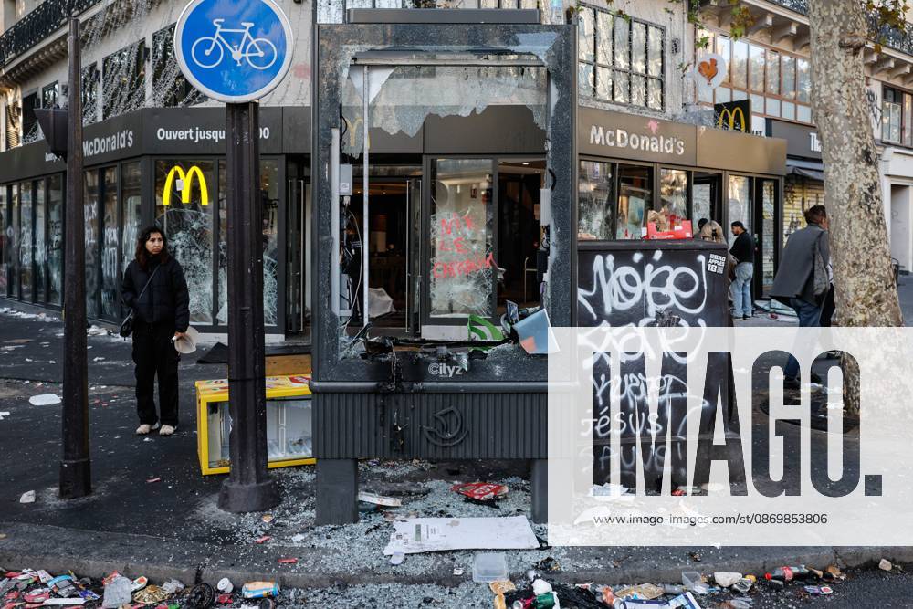 PARIS DAMAGE FROM THE OCTOBER 17, 2026 RIOTS PHOTOPQR LE PARISIEN Olivier Corsan Paris, October 18, 2026 Paris, France, October 18, 2026 This morning, Parisians and tourists discovered the damage and looting of stores that took place the previous day in the capital during the riots on the fringes of the October 17, 2026, demonstration organized by the Yellow Vests against the high cost of living and high school students demanding more resources for education, as seen here on Boulevard Sébastopol. Photo: LP Olivier Corsan. The day of mobilization on October 17 against the high cost of living was marked by scenes of urban guerrilla warfare and looting in many cities. The Prime Minister reported 1,200 arrests and 150 police officers and genda