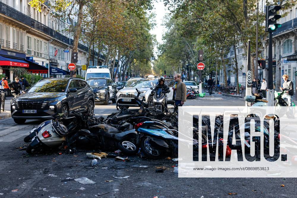 PARIS DAMAGE FROM THE OCTOBER 17, 2026 RIOTS PHOTOPQR LE PARISIEN Olivier Corsan Paris, October 18, 2026 Paris, France, October 18, 2026 This morning, Parisians and tourists discovered the damage and looting of stores that took place the previous day in the capital during the riots on the fringes of the October 17, 2026, demonstration organized by the Yellow Vests against the high cost of living and high school students demanding more resources for education, as seen here on Boulevard Sébastopol. Photo: LP Olivier Corsan. The day of mobilization on October 17 against the high cost of living was marked by scenes of urban guerrilla warfare and looting in many cities. The Prime Minister reported 1,200 arrests and 150 police officers and genda