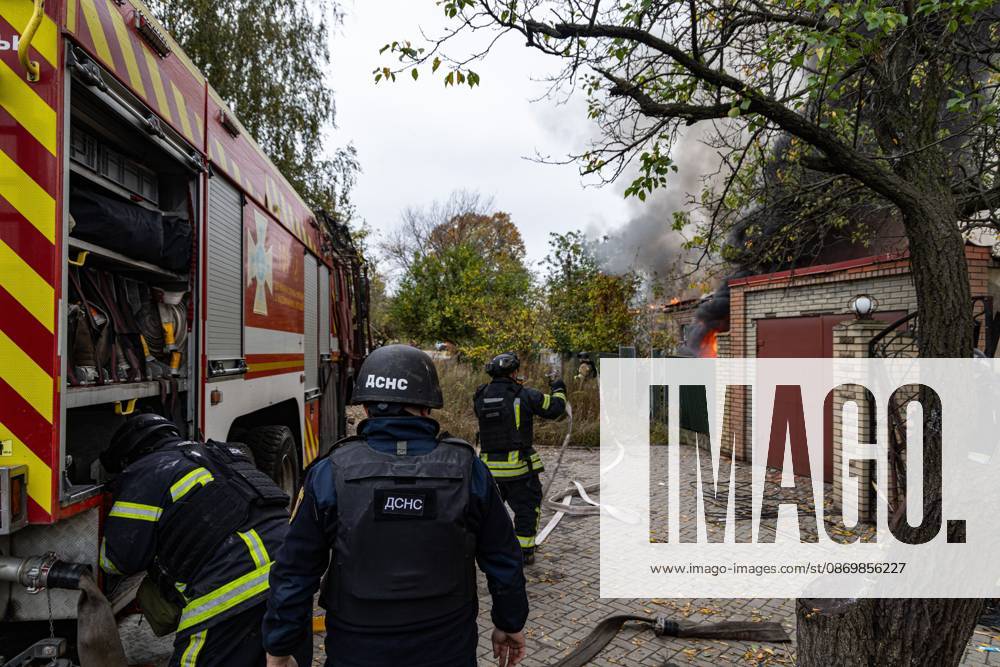 Firefighters Respond To Sloviansk Strike SLOVIANSK, UKRAINE, OCTOBER 17, 2026: Firefighters tackle a blaze at a residential house damaged by a Russian airstrike in Sloviansk, Donetsk region. The strike set the buildings remaining structures on fire. Sloviansk Ukraine