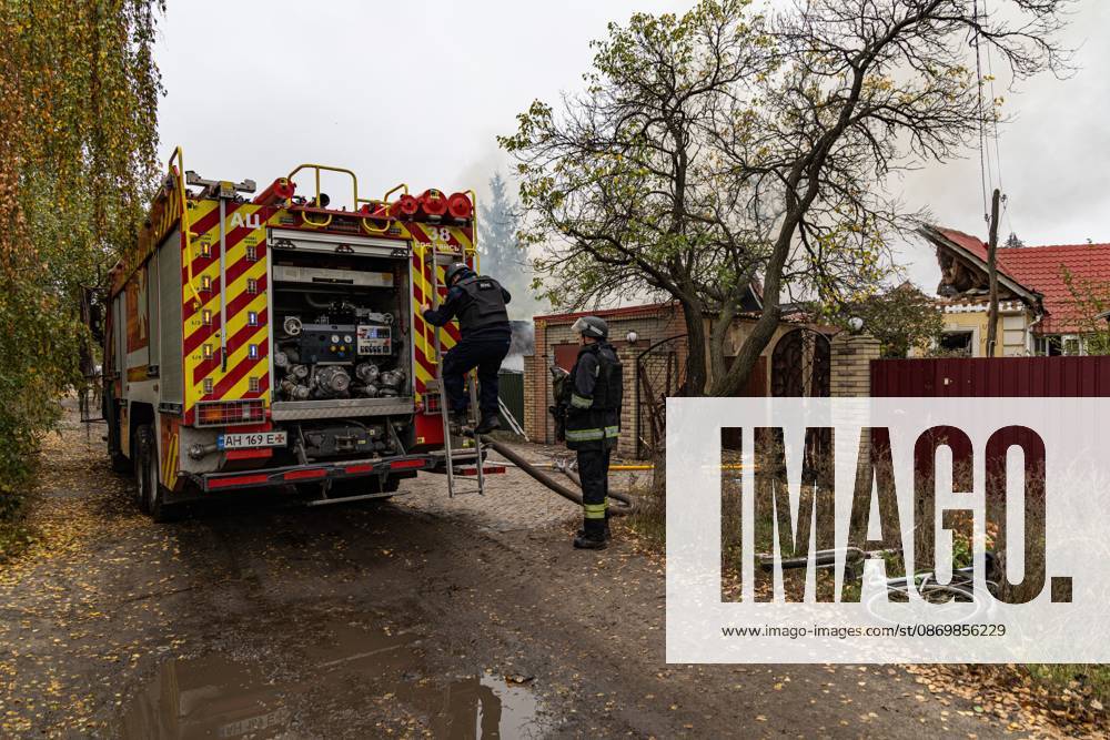 Firefighters Respond To Sloviansk Strike SLOVIANSK, UKRAINE, OCTOBER 17, 2026: Firefighters tackle a blaze at a residential house damaged by a Russian airstrike in Sloviansk, Donetsk region. The strike set the buildings remaining structures on fire. Sloviansk Ukraine