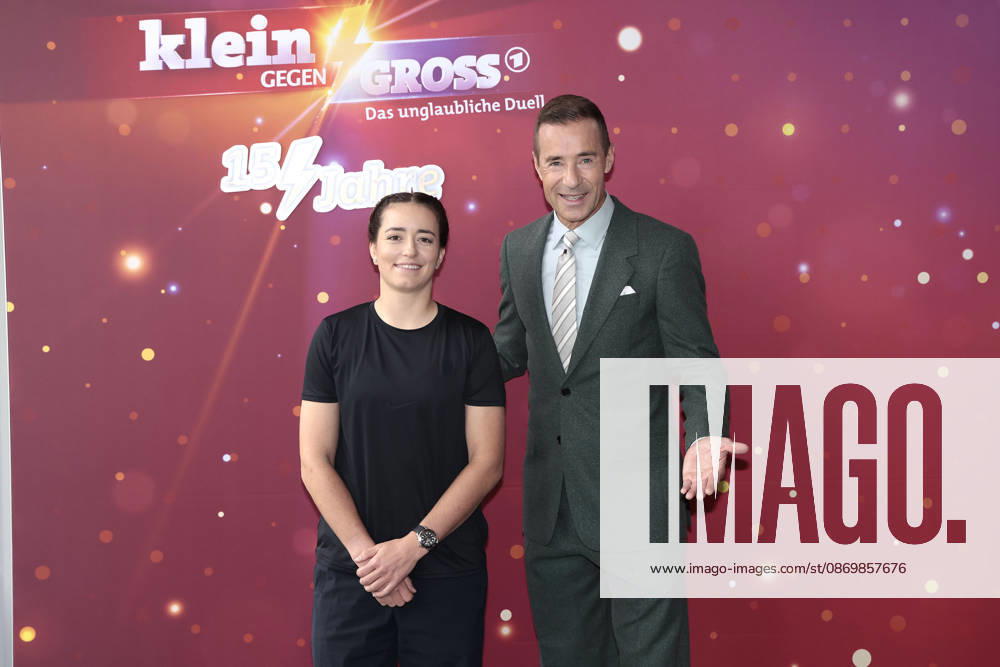 Mathilde Gremaud and Kai Pflaume at the photo call for the 15th-anniversary episode of the ARD show *Klein gegen Gross: Das unglaubliche Duell* on October 18, 2026, in Berlin. Mathilde Gremaud and Kai Pflaume attend the photo call for the 15th-anniversary episode of the ARD show *Klein gegen Gross: Das unglaubliche Du