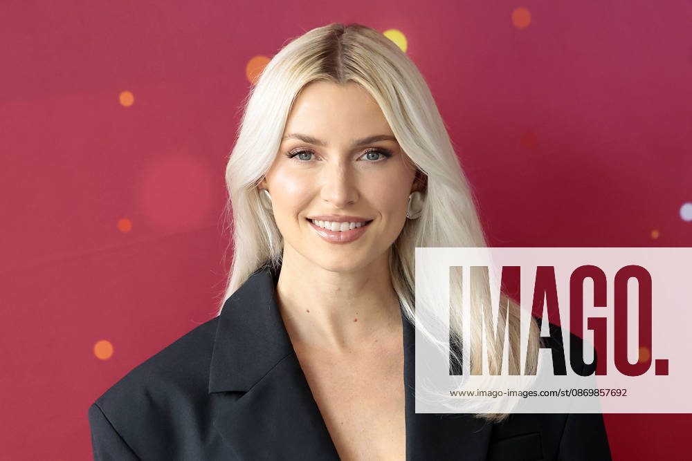 Lena Gercke at the photo call for the 15th-anniversary episode of the ARD show *Klein gegen Gross: Das unglaubliche Duell* on October 18, 2026, in Berlin. Lena Gercke attends the photo call for the 15th-anniversary episode of the ARD show *Klein gegen Gross: Das unglaubliche Duell on October 18, 2026, in Berlin, Germany. 15th-anniversary photo call for Klein