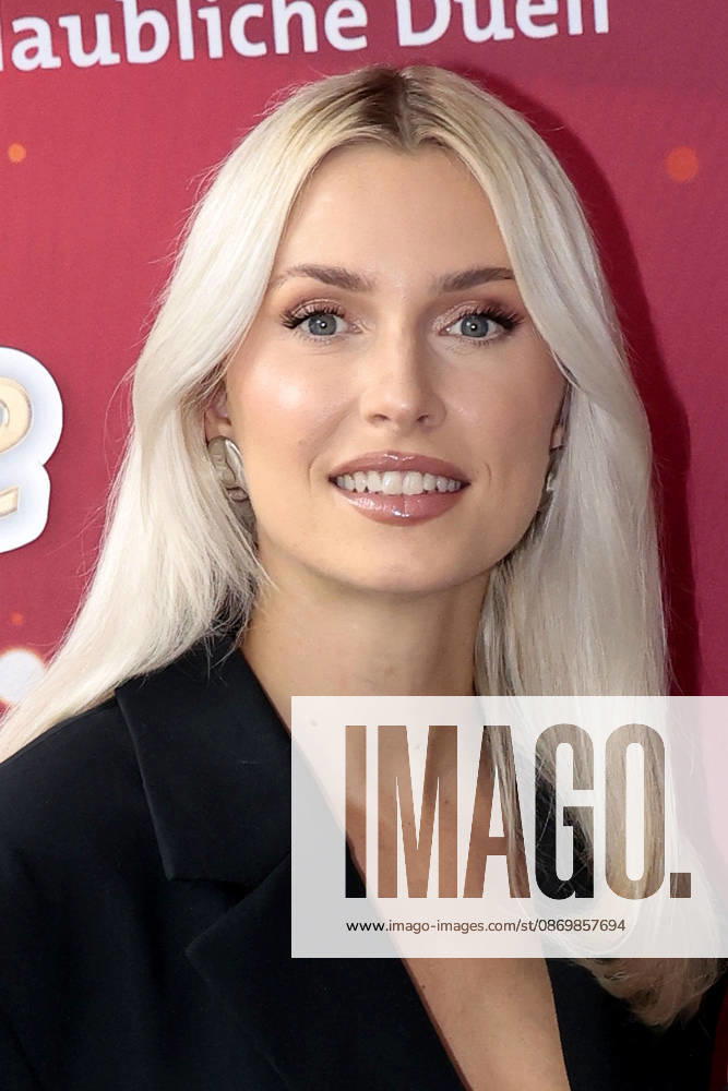 Lena Gercke at the photo call for the 15th-anniversary episode of the ARD show *Klein gegen Gross: Das unglaubliche Duell* on October 18, 2026, in Berlin. Lena Gercke attends the photo call for the 15th-anniversary episode of the ARD show *Klein gegen Gross: Das unglaubliche Duell on October 18, 2026, in Berlin, Germany. 15th-anniversary photo call for Klein