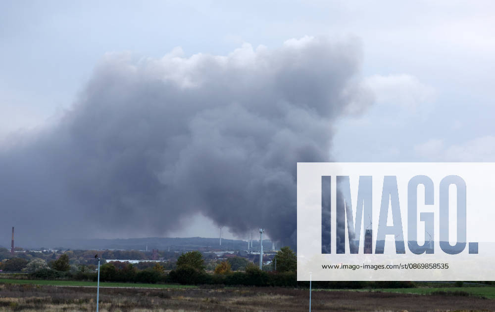 Major Fire in Wismar Wismar, October 18, 2026 An old warehouse on Platter Kamp Street in Wismar is on fire. The fire has disrupted train service, among other things. Wismar, Mecklenburg-Western Pomerania, Germany