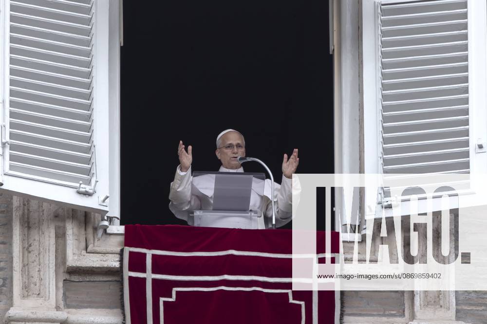 Pope Leo XIV, one day after his return from the Gemelli hospital for lung surgery, recites his traditional Angelus prayer from his study overlooking St. Peter s Square in the Vatican..Pope Leo XIV during Sunday Angelus Prayer in Vatican Vatican City Vatican - ZUMAs197 20261018_aaa_s197_004