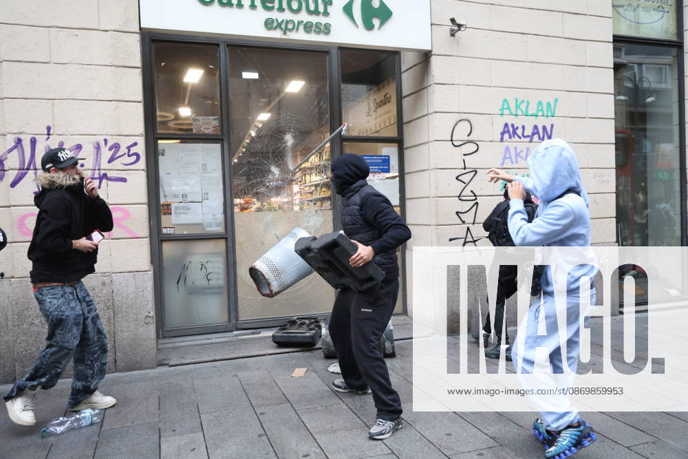 IPA89862320 - Milan: Clashes and looting by hooded youths continued in the city center the day after the demonstration on Saturday, the 17th; many hooded individuals were detained and taken to police headquarters.