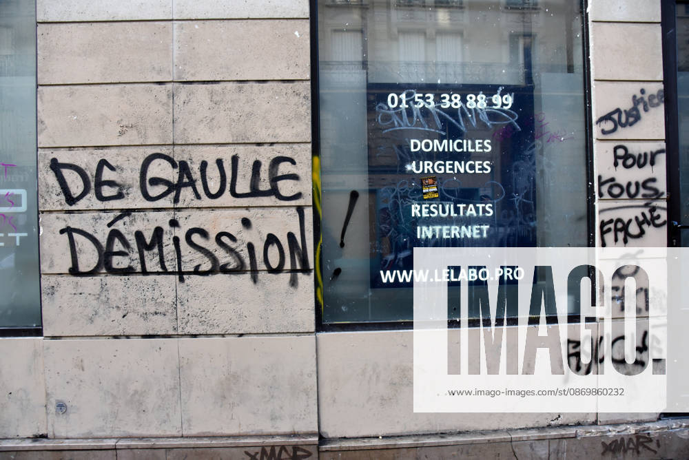 Day after the demonstrations, violence and looting occurred near the Place de la Republique - Paris The day after the demonstrations, violence and looting occurred near the Place de la Republique in Paris, France on October 18, 2026. Violent clashes between protesters and the French police during the demonstration protesting against the high cost of living. as part of a nationalwide call for mobilisation bringing together various groups expressing their anger former Yellow Vests, secondary school and university students, climate activists, even farmers. After weeks of student protests, France faces broader, nationwide demonstrations. Photo by Alain Apaydin ABACAPRESS Paris France