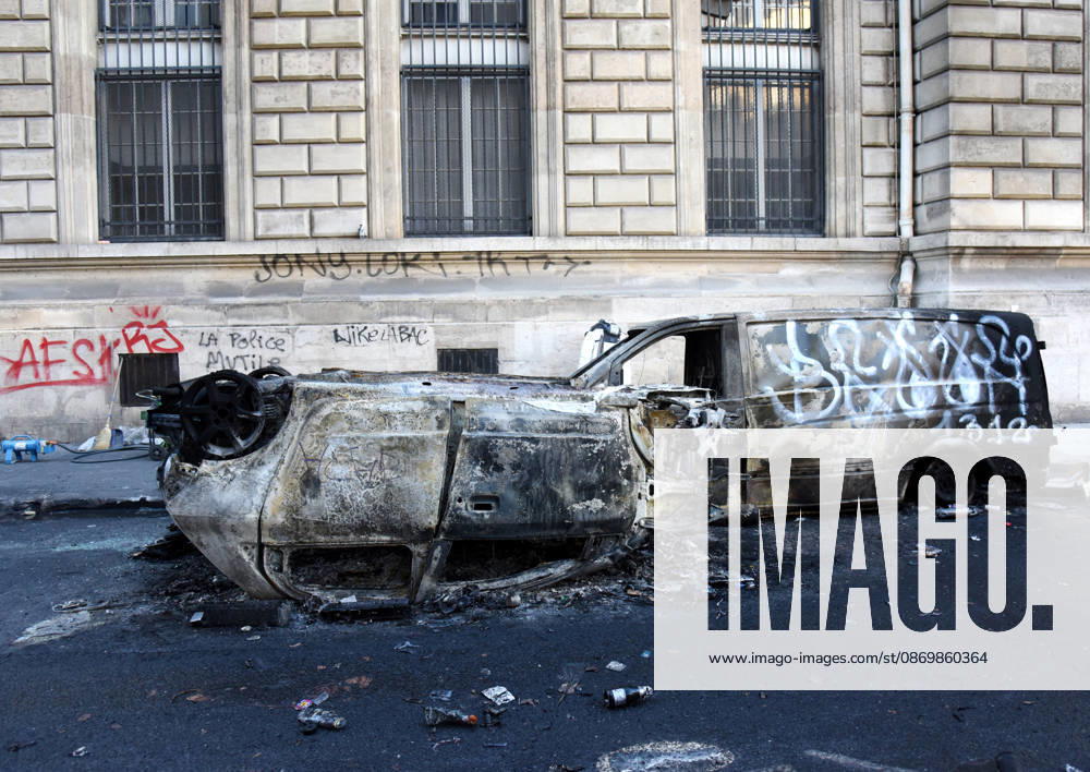Day after the demonstrations, violence and looting occurred near the Place de la Republique - Paris The day after the demonstrations, violence and looting occurred near the Place de la Republique in Paris, France on October 18, 2026. Violent clashes between protesters and the French police during the demonstration protesting against the high cost of living. as part of a nationalwide call for mobilisation bringing together various groups expressing their anger former Yellow Vests, secondary school and university students, climate activists, even farmers. After weeks of student protests, France faces broader, nationwide demonstrations. Photo by Alain Apaydin ABACAPRESS Paris France