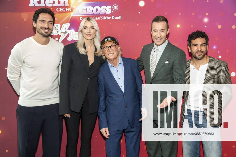 ABB KLEINGROSS Mats Hummels, Lena Gercke, Otto Waalkes, Kai Pflaume, and Elyas M. Barek at the photo call for the ARD TV show Klein gegen Groß: The Incredible Duel—The 15th Anniversary Special at Studio H in Berlin’s Adlershof on October 18, 2026, Berlin, Germany