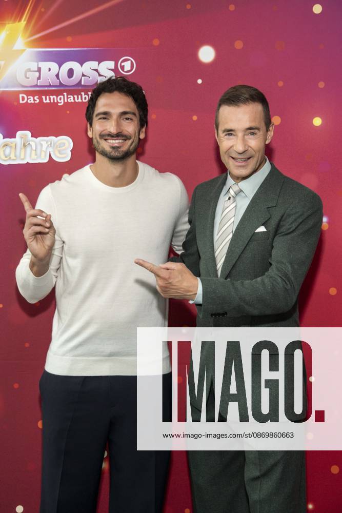 ABB KLEINGROSS Mats Hummels and Kai Pflaume at a photo call for the ARD TV show Klein gegen Groß: The Incredible Duel —the 15th-anniversary special—at Studio H in Studio Berlin Adlershof, Berlin, on October 18, 2026, Berlin, Germany