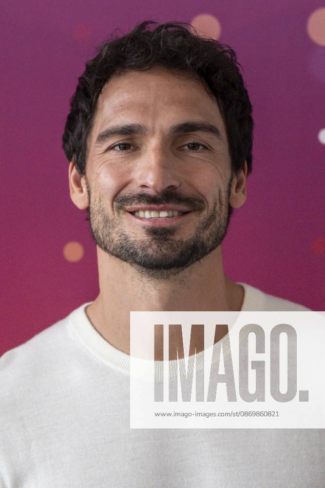 ABB KLEINGROSS Mats Hummels at a photo call for the ARD TV show Klein gegen Groß: The Incredible Duel —the 15th-anniversary special—at Studio H in Studio Berlin Adlershof, Berlin, on October 18, 2026, Berlin, Germany