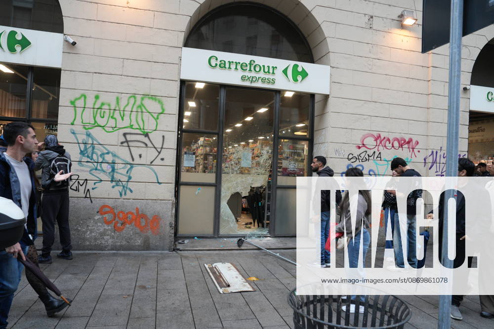 IPA89862721 - Milan: Clashes and looting by hooded youths continued in the city center the day after the demonstration on Saturday, the 17th; many hooded individuals were detained and taken to police headquarters.