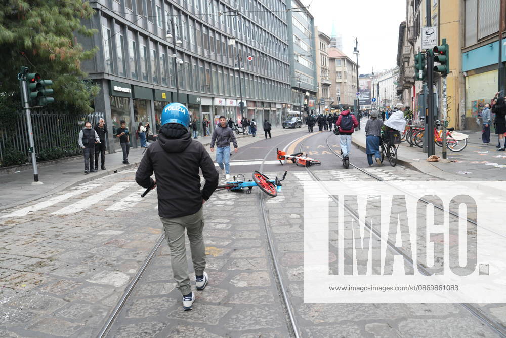 IPA89862885 - Milan: Clashes and looting by hooded youths continued in the city center the day after the demonstration on Saturday, the 17th; many hooded individuals were detained and taken to police headquarters.