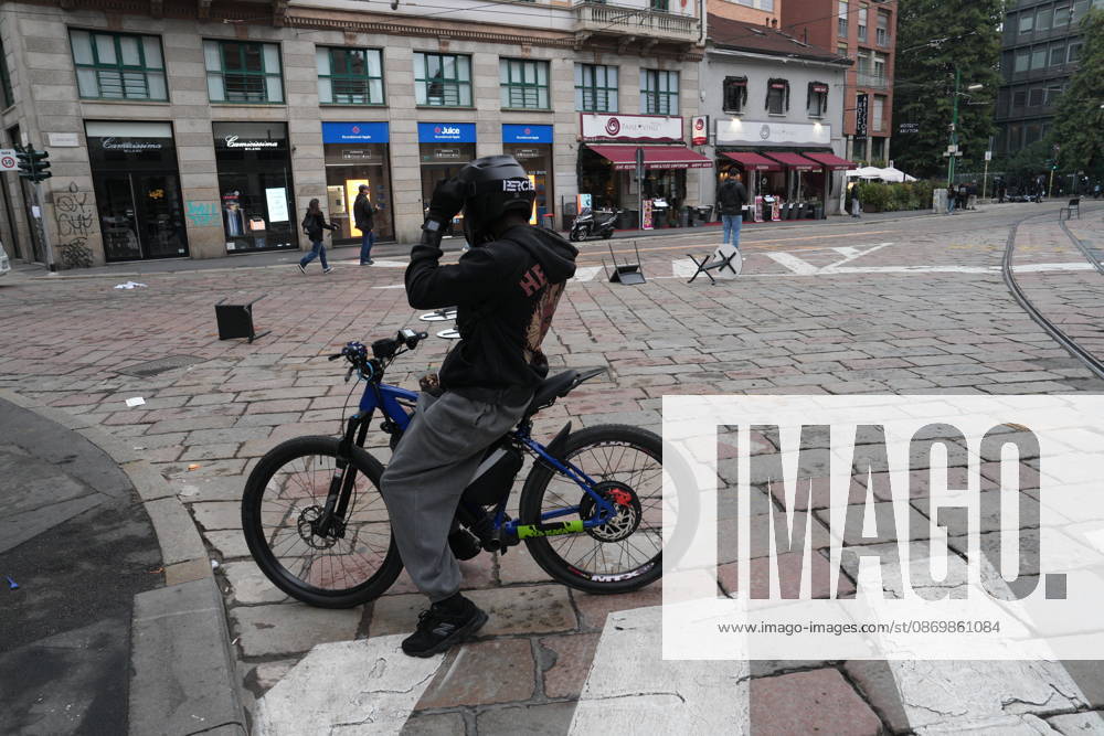 IPA89862892 - Milan: Clashes and looting by hooded youths continued in the city center the day after the demonstration on Saturday, the 17th; many hooded individuals were detained and taken to police headquarters.