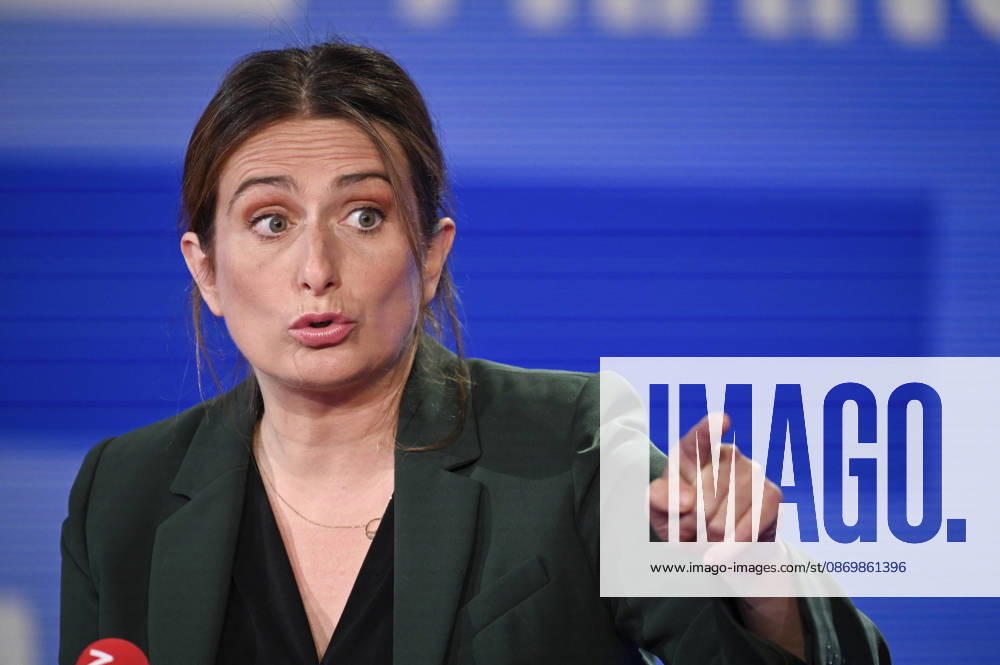 Marine Tondelier on Franc Jeu - Paris Leader of the Ecologists and French candidate for presidency Marine Tondelier poses for pictures for Franc Jeu on France 2 channel in Paris, France on October 18, 2026. Photo by Stephane Le Tellec ABACAPRESS.COM Paris France