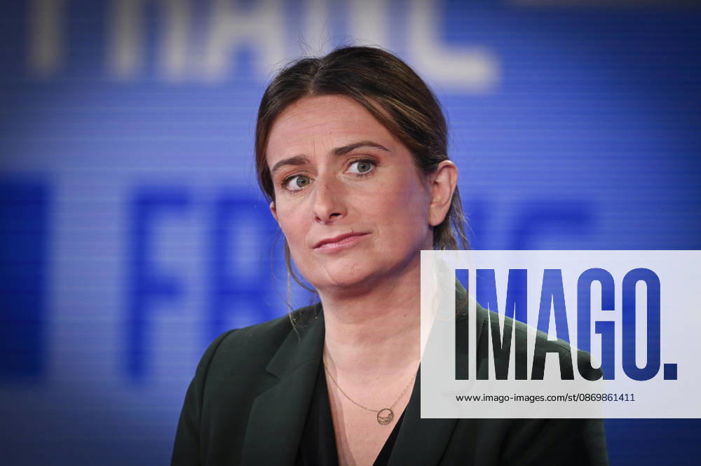 Marine Tondelier on Franc Jeu - Paris Leader of the Ecologists and French candidate for presidency Marine Tondelier poses for pictures for Franc Jeu on France 2 channel in Paris, France on October 18, 2026. Photo by Stephane Le Tellec ABACAPRESS.COM Paris France