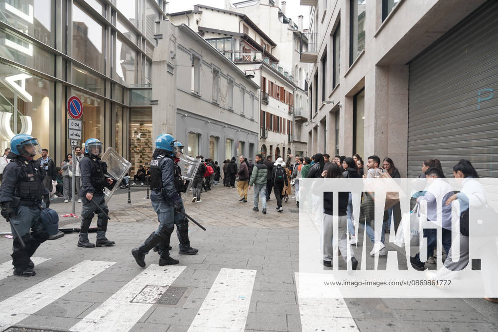 IPA89864109 - Milan: More clashes and looting by hooded youths in the city center the day after the demonstration on Saturday, the 17th; many hooded individuals were detained and taken to police headquarters