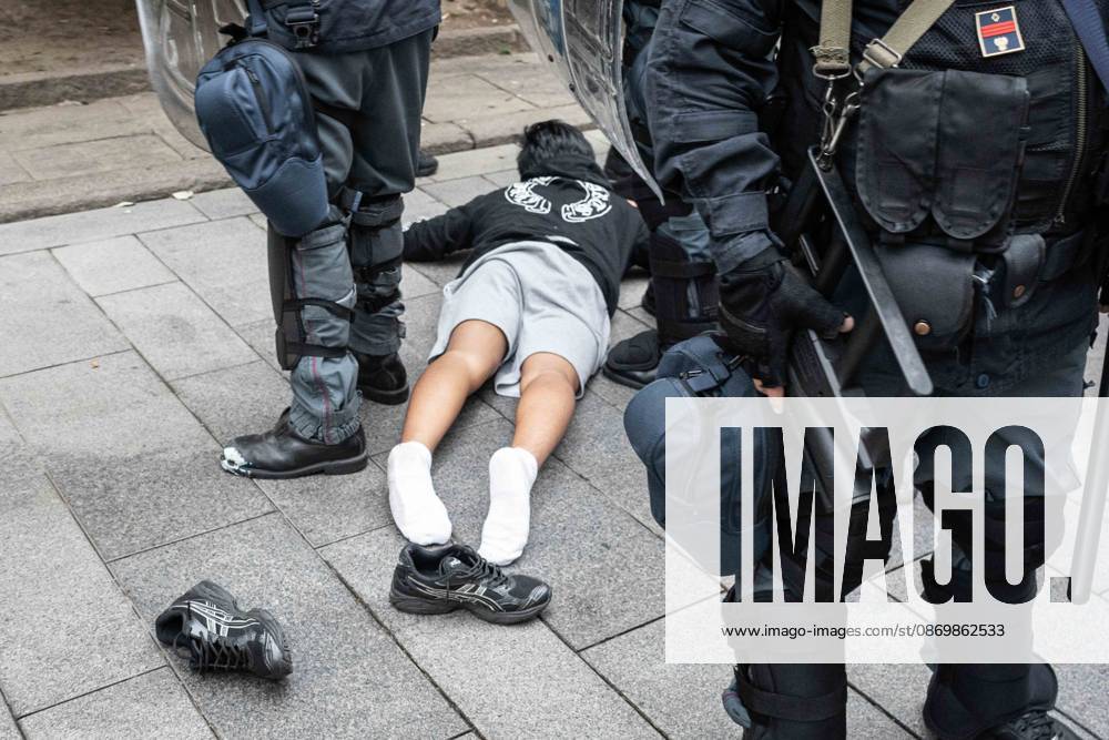 IPA89865094 - Milan: More Clashes and Looting by Hooded Youths in Downtown Milan the Day After the Protest on Saturday, the 17th