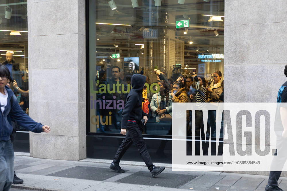 IPA89867914 - Milan, October 18, 2026: More Clashes and Looting in Downtown Milan the Day After the Protest (pictured): Via Torino rioters storm the area; protesters and tourists take refuge in stores, watching through the windows
