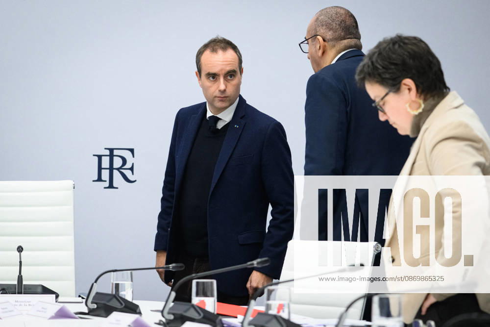 Interministerial Crisis Meeting at Elysee - Paris French Prime Minister Sebastien Lecornu and French Interior Minister Laurent Nunez, attend an Interministerial Crisis Meeting chaired by French President at the Elysee Presidential Palace, in Paris, France on October 18, 2026 the day after riots and looting on the sidelines of nationwide protests against the high cost of living . Photo by Eric Tschaen Pool ABACAPRESS.COM Paris France