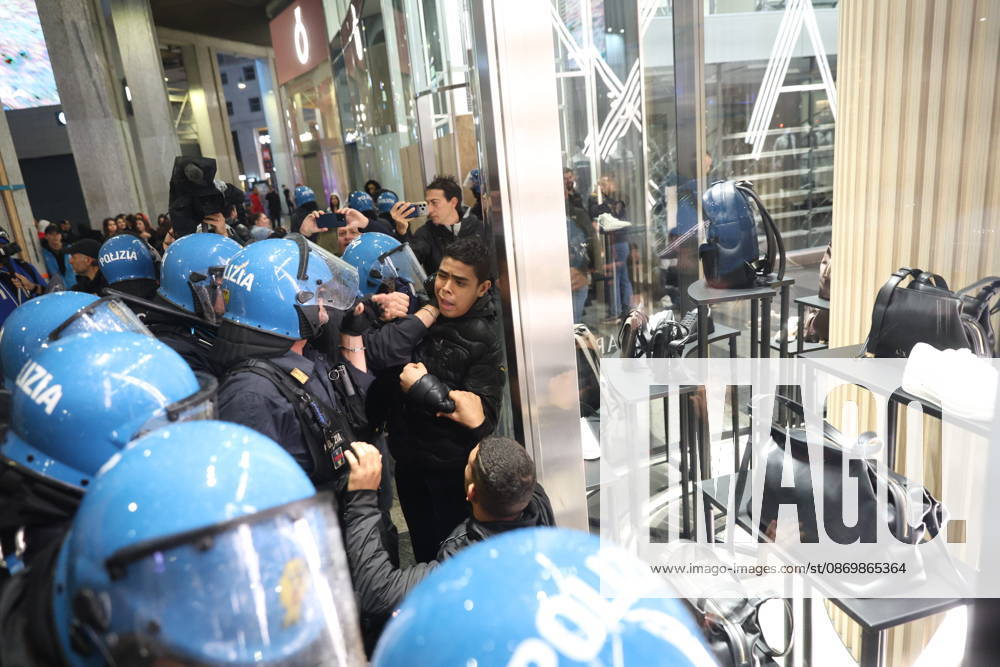 IPA89870077 - Milan: More clashes and looting by hooded youths in the city center the day after the demonstration on Saturday, the 17th; many hooded individuals were detained and taken to police headquarters