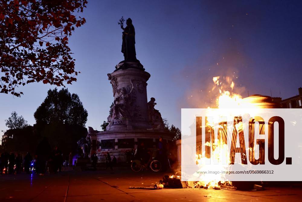Aftermath of clashes during nationwide protests in Paris PARIS, FRANCE - OCTOBER 18: A view of fire as streets across Paris show signs of damage following a day of violent clashes between police and protesters amid a nationwide mobilization over rising living costs, fuel prices, and education funding in Paris, France, on October 18, 2026. Ibrahim Ezzat Anadolu Paris France. Editorial use only. Please get in touch for any other usage.
