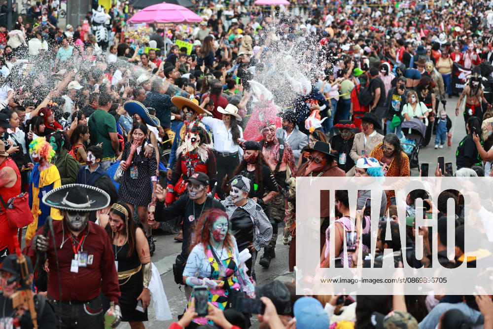 Thousands join annual Zombie Walk in Mexico City MEXICO CITY, MEXICO - OCTOBER 18: People dressed as zombies and horror movie characters take part in the annual Zombie Walk as spectators watch along the streets of the historic center in Mexico City, Mexico, on October 18, 2026. Thousands gather for the event, which is held annually in major cities around the world. Daniel Cardenas Anadolu Mexico City Mexico. Editorial use only. Please get in touch for any other usage.
