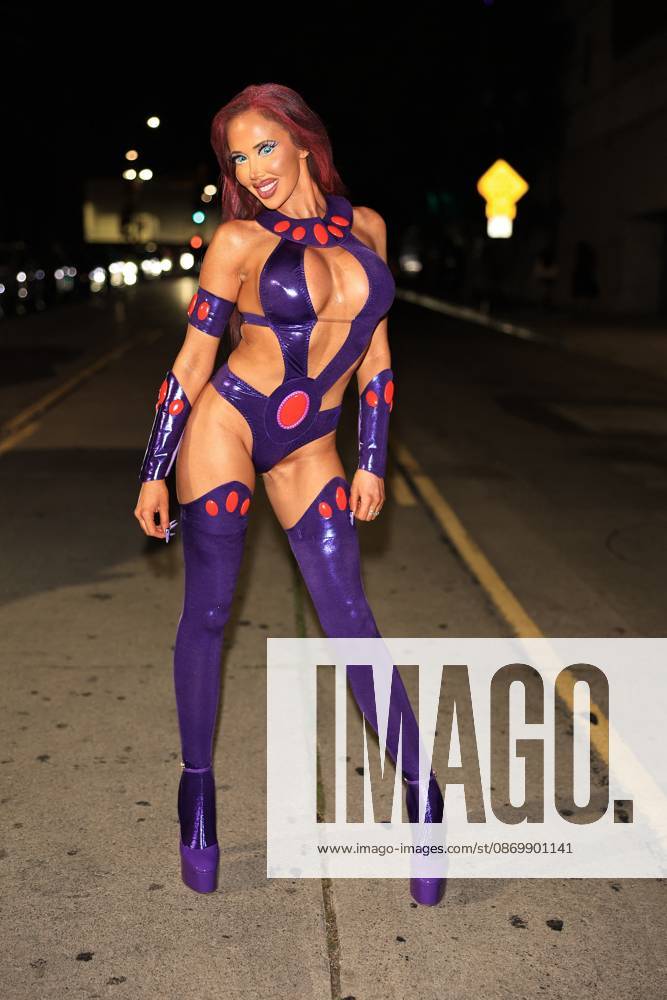 America model Elizabeth Marie Chevalier arrives to Unici Casa lace Halloween American model Elizabeth Marie Chevalier arrives to costume party as a Japanese anime character to Unici Casa lace halloween event at the Sunset Room in Hollywood C.A. 17 Oct 2026 Pictured: American model Elizabeth Marie Chevalier.