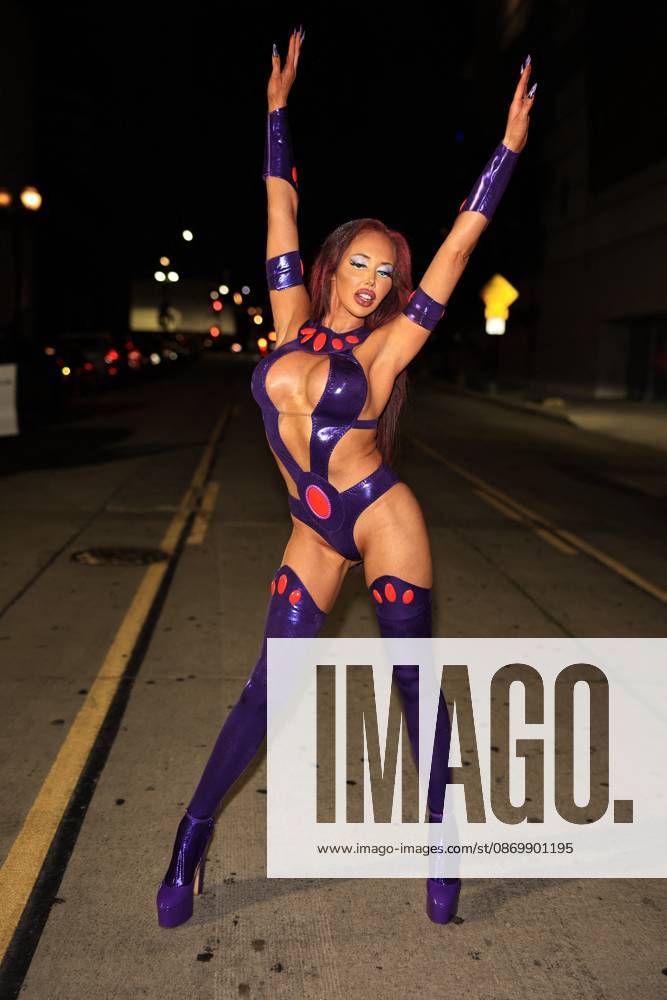 America model Elizabeth Marie Chevalier arrives to Unici Casa lace Halloween American model Elizabeth Marie Chevalier arrives to costume party as a Japanese anime character to Unici Casa lace halloween event at the Sunset Room in Hollywood C.A. 17 Oct 2026 Pictured: American model Elizabeth Marie Chevalier.
