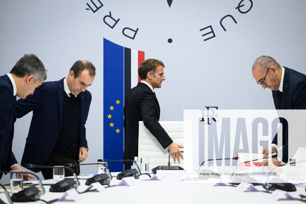 Gérald Darmanin, Minister of Justice, Sébastien Lecornu, Prime Minister, President Emmanuel Macron and Laurent Nunez, Minister of the Interior, during an interministerial RIM crisis meeting following the incidents, looting, and vandalism associated with the demonstrations on October 17, 2026, in Paris, October 18, 2026 Eric Tschaen Pool Bestimage Interministerial Crisis Meeting (RIM) in response to the incidents, looting, and vandalism associated with the demonstrations on October 17, 2026, Paris, France