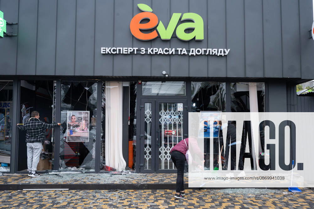 Aftermath of Russian attack on Kyiv KYIV, UKRAINE - OCTOBER 19: A view of partially destroyed shopping mall in Solomianskyi district following the Russian attack on a metro station in Kyiv, Ukraine on October 19, 2026. According to the statement released by Kyiv mayor Votalii Klychko, as a result of a Russian attack, one of the metro stations on the capital s Left Bank was damaged, additionally, debris impact caused a break in the running and contact rails near the station. Danylo Antoniuk Anadolu Kyiv Ukraine. Editorial use only. Please get in touch for any other usage.