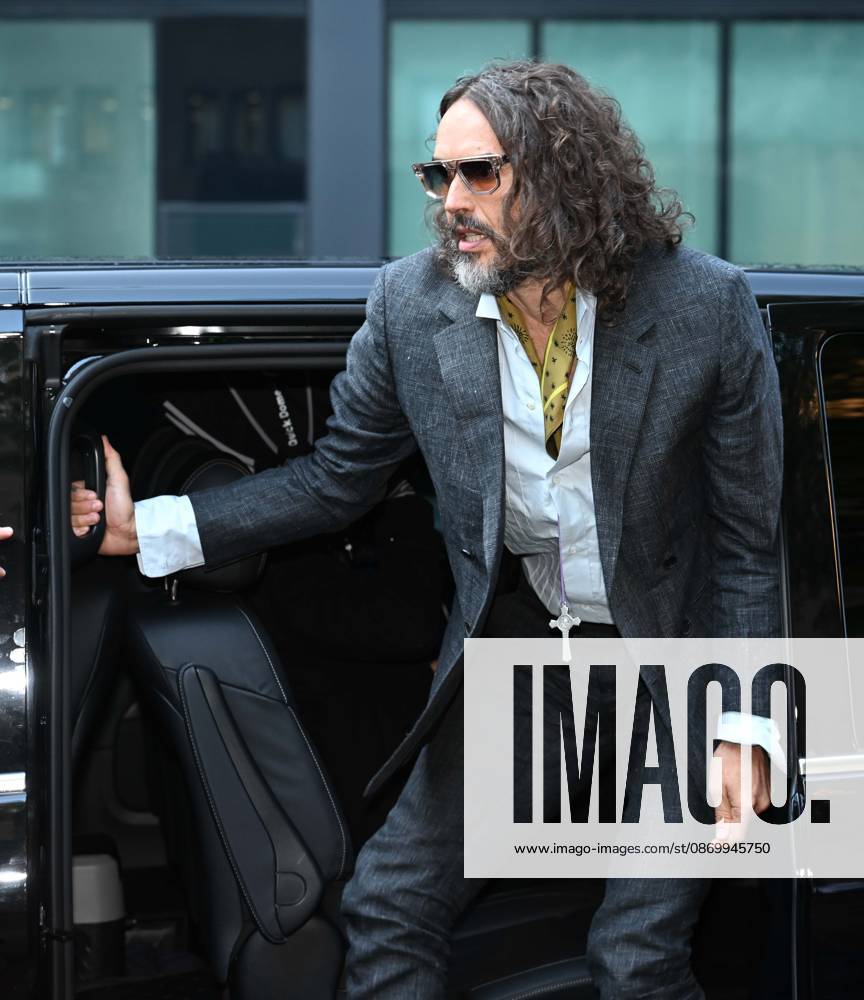 British comedian Russell Brand appears in court in London LONDON, UNITED KINGDOM - OCTOBER 19: British comedian and actor Russell Brand arrives at Southwark Crown Court with his wife Laura Brand (not seen), in connection with rape and sexual assault charges in London, United Kingdom, on October 19, 2026. Rasid Necati Aslim Anadolu London United Kingdom. Editorial use only. Please get in touch for any other usage.
