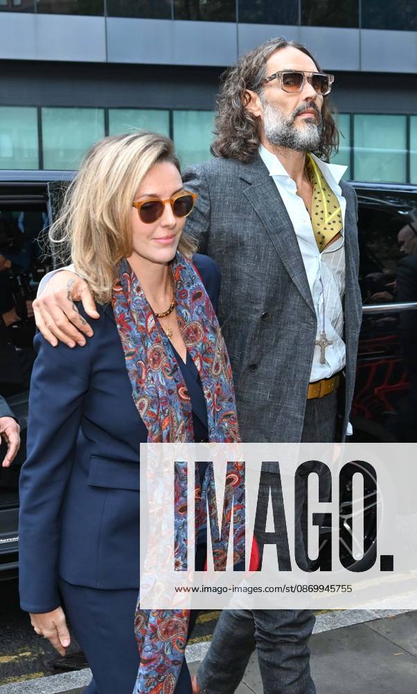 British comedian Russell Brand appears in court in London LONDON, UNITED KINGDOM - OCTOBER 19: British comedian and actor Russell Brand (R) arrives at Southwark Crown Court with his wife Laura Brand (L), in connection with rape and sexual assault charges in London, United Kingdom, on October 19, 2026. Rasid Necati Aslim Anadolu London United Kingdom. Editorial use only. Please get in touch for any other usage.