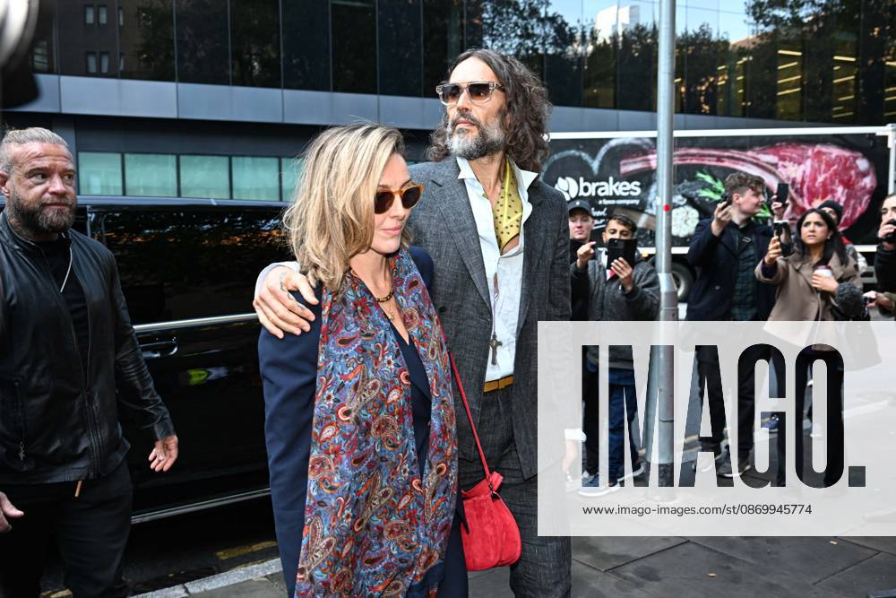 British comedian Russell Brand appears in court in London LONDON, UNITED KINGDOM - OCTOBER 19: British comedian and actor Russell Brand (R) arrives at Southwark Crown Court with his wife Laura Brand (C), in connection with rape and sexual assault charges in London, United Kingdom, on October 19, 2026. Rasid Necati Aslim Anadolu London United Kingdom. Editorial use only. Please get in touch for any other usage.