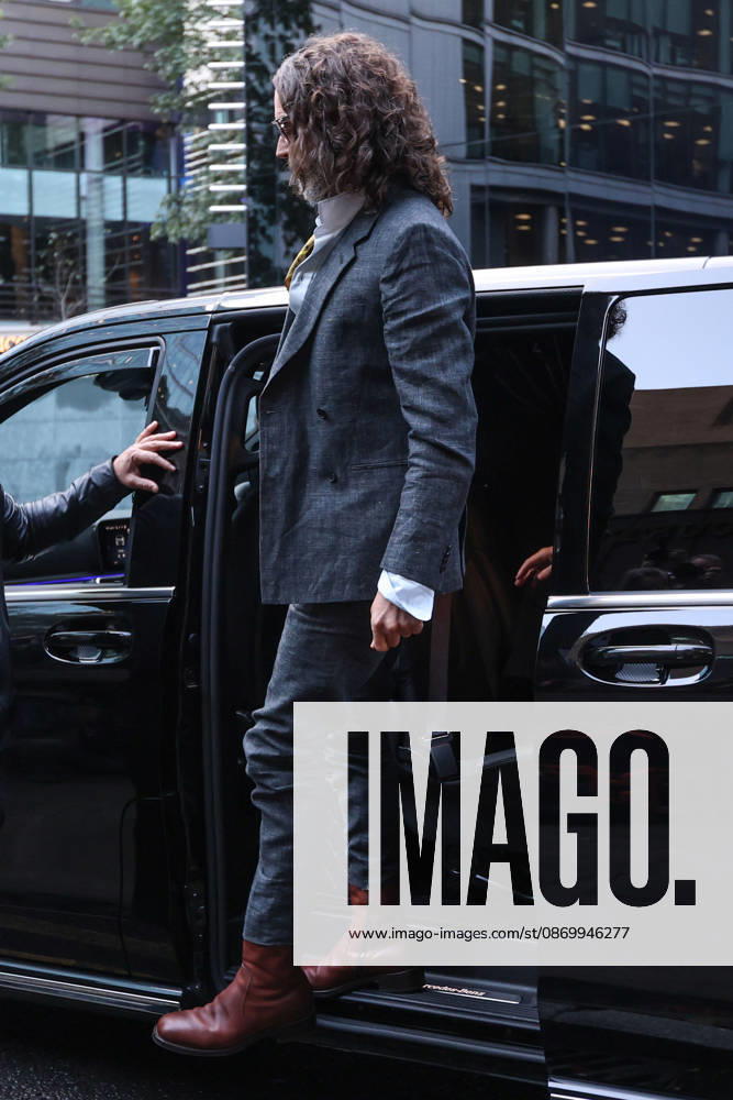 RUSSELL BRAND arrives at Southwark Crown Court in London, United Kingdom, on October 19, 2026, for his trial on rape and sexual assault charges, which he denies. London United Kingdom - ZUMAa279 20261019_zsp_a279_002