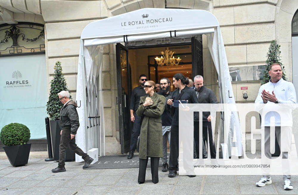 Céline Dion leaves the Royal Monceau hotel with her sons Nelson and Eddy and her dog after her concert series in Paris on October 19, 2026. Christian Liewig, Bestimage. Céline Dion leaves the Royal Monceau hotel with her sons Nelson and Eddy and her dog after her concert series in Paris on October 19, 2026 Paris, France
