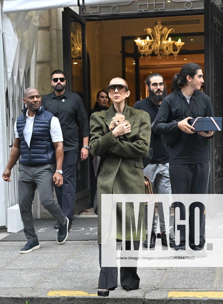 Céline Dion leaves the Royal Monceau hotel with her sons Nelson and Eddy and her dog after her concert series in Paris on October 19, 2026. Christian Liewig, Bestimage. Céline Dion leaves the Royal Monceau hotel with her sons Nelson and Eddy and her dog after her concert series in Paris on October 19, 2026 Paris, France
