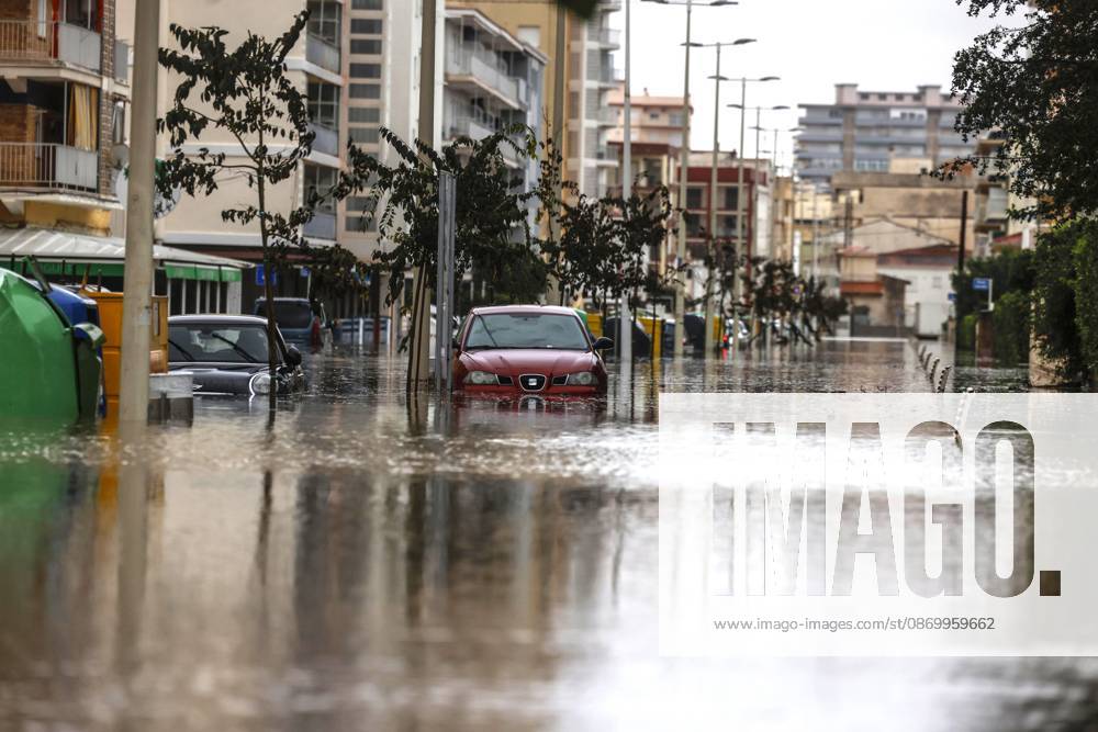 The Valencian Regional Government is preparing a lockdown order for the southern coast of Valencia and the northern coast of Alicante due to the rains. A flooded area, as of October 19, 2026, in Guardamar de la Safor, Valencia, Valencian Community, Spain. The Valencian Regional Government is preparing a lockdown order for the southern coast of Valencia and the northern coast of Alicante in response to the emergency declared due to the rains brought by Storm Adam, as announced by the Regional Minister of Emergencies and the Interior early this morning, October 19, from the Emergency Coordination Center (CCE) OCTOBER 19, 2026 Valencia, Valencian Community Valencia, Valencian Community, Spain