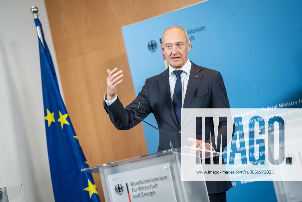 Roland Busch, CEO of Siemens AG, Presents the Made for Germany Initiative s Location Report to the Federal Minister of Economics, Berlin, Germany, BMWI