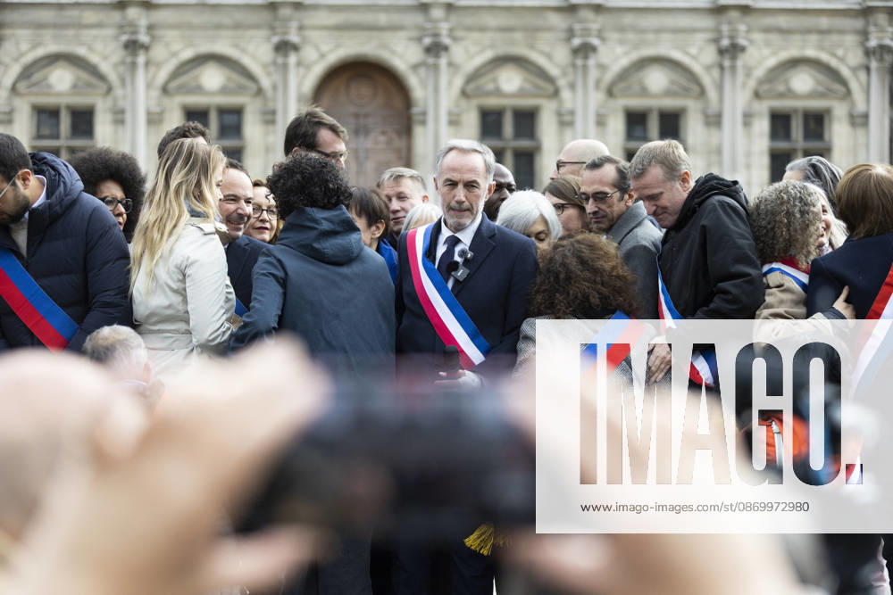 Paris Mayor Emmanuel Gregoire Attends Rally Against Violence - Paris Paris Mayor Emmanuel Gregoire during a gathering against violence and in support of the Republic, called by the Association of French Mayors (AMF), in front of Paris City Hall, following clashes that erupted during a national day of demonstrations against the cost of living and rising fuel prices, in Paris, France, October 19, 2026.Photos by Jérémy Paoloni ABACAPRESS.COM Paris Ile-de-France France