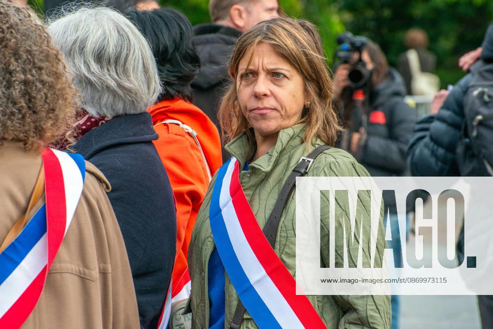 Paris Mayor Emmanuel Gregoire Attends Rally Against Violence - Paris The Association of Mayors of France (AMF) organizes rallies in front of city halls across France on October 19, 2025, to condemn violence targeting certain town halls. The nationwide gatherings follow calls for demonstrations to address security concerns at municipal buildings. Photo by Denis Prezat ABACAPRESS.COM Paris Ile-de-France France