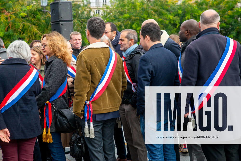 Paris Mayor Emmanuel Gregoire Attends Rally Against Violence - Paris The Association of Mayors of France (AMF) organizes rallies in front of city halls across France on October 19, 2025, to condemn violence targeting certain town halls. The nationwide gatherings follow calls for demonstrations to address security concerns at municipal buildings. Photo by Denis Prezat ABACAPRESS.COM Paris Ile-de-France France